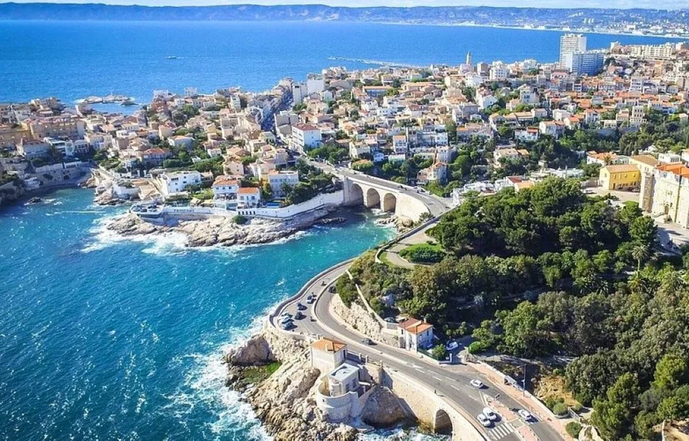 Faya Nova at La Corniche